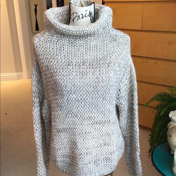 Size large elsmanda sweater - Picture 1 of 5